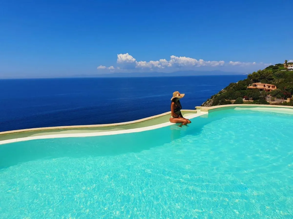 Villa Patty With Infinity Pool In Front Of The Sea, Parking And Wifi  Torre delle Stelle