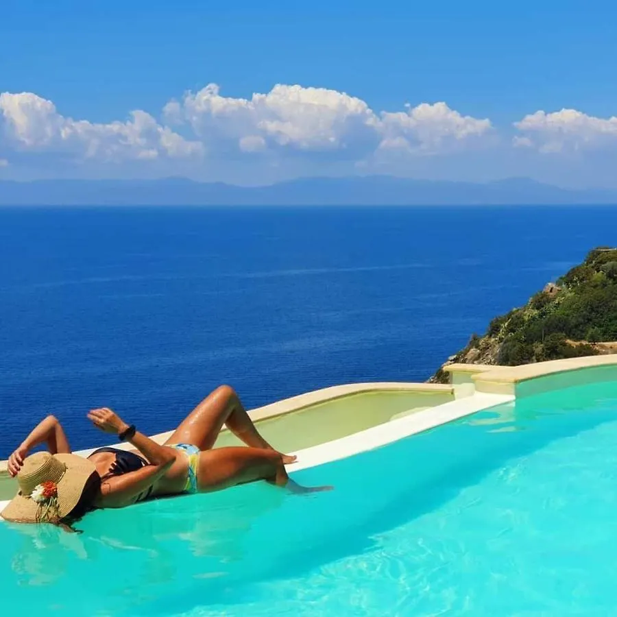 Villa Patty With Infinity Pool In Front Of The Sea, Parking And Wifi