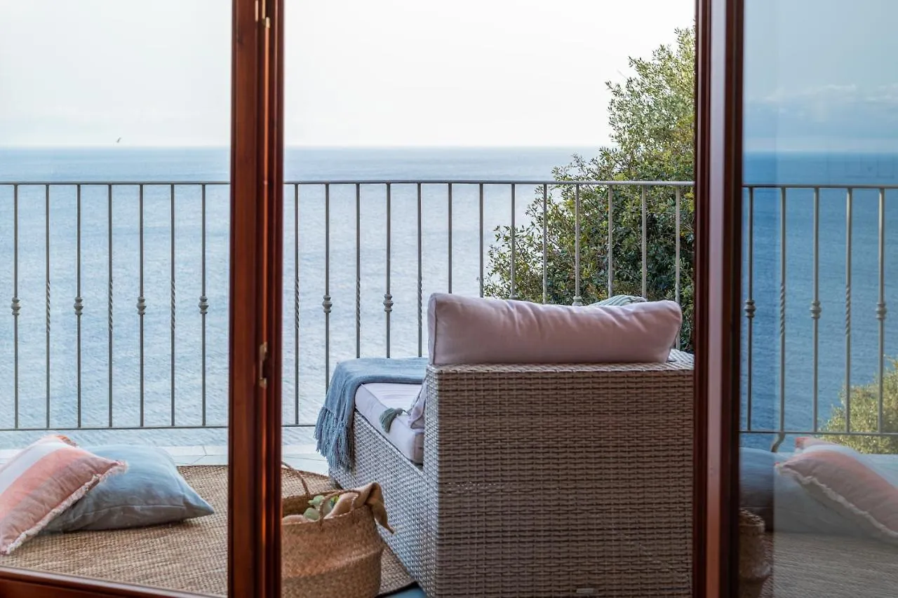 Villa Patty With Infinity Pool In Front Of The Sea, Parking And Wifi Italy