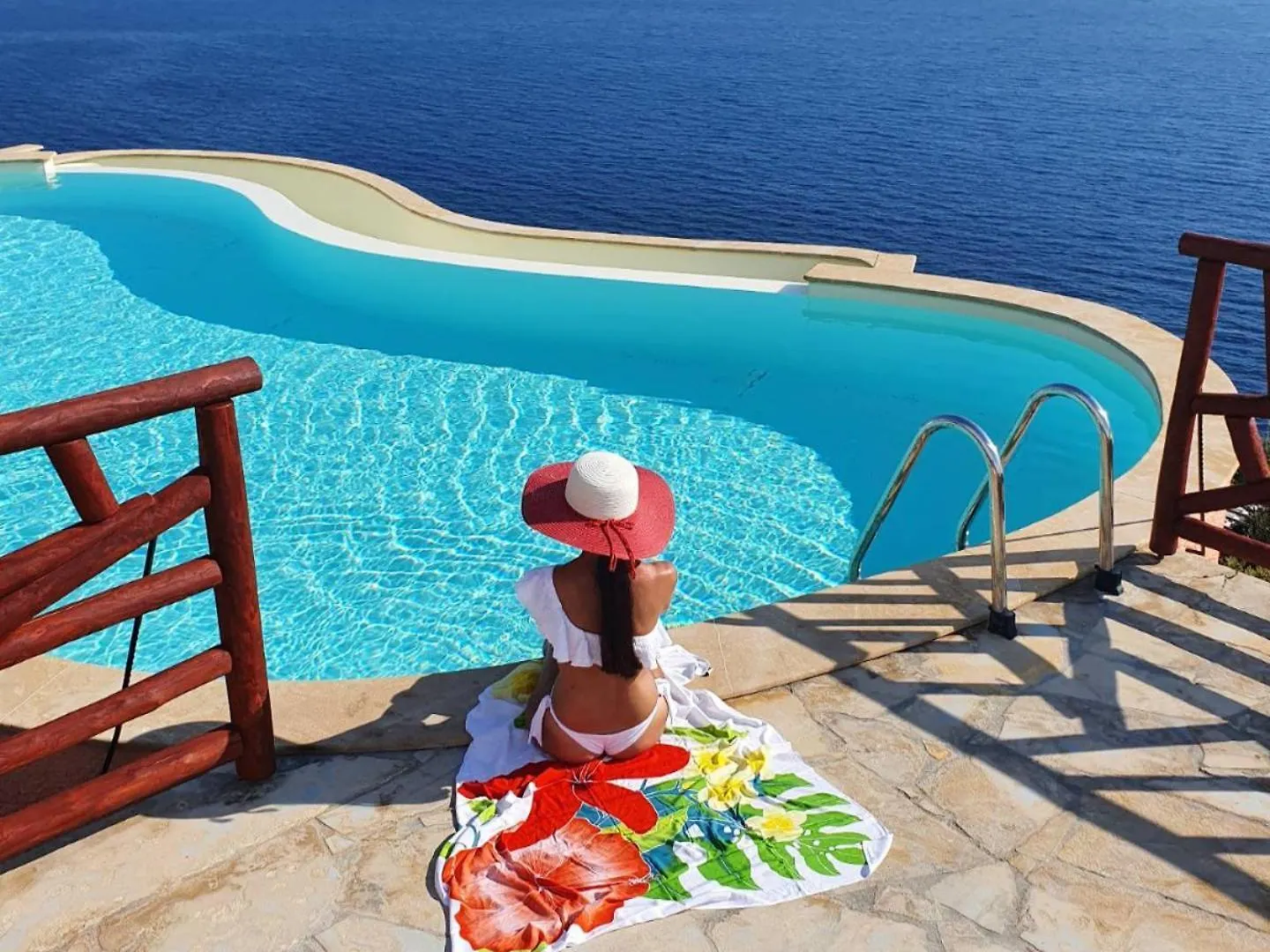 Villa Patty With Infinity Pool In Front Of The Sea, Parking And Wifi  Torre delle Stelle
