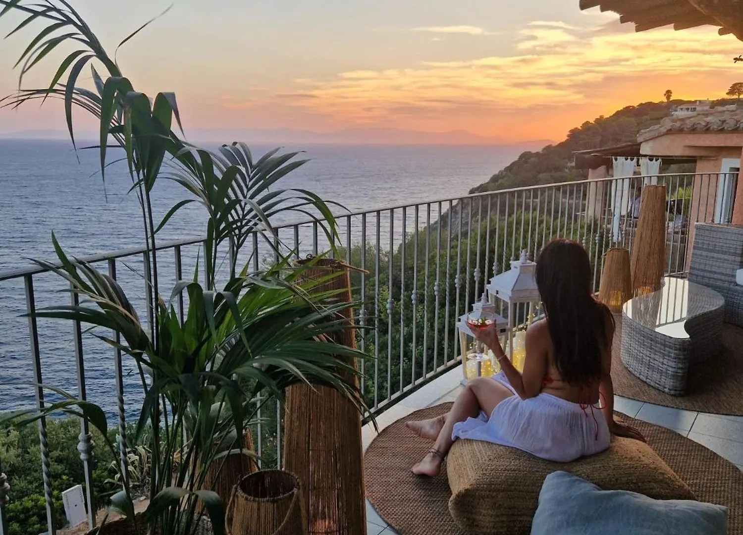 Villa Patty With Infinity Pool In Front Of The Sea, Parking And Wifi 0*, Torre delle Stelle Italy