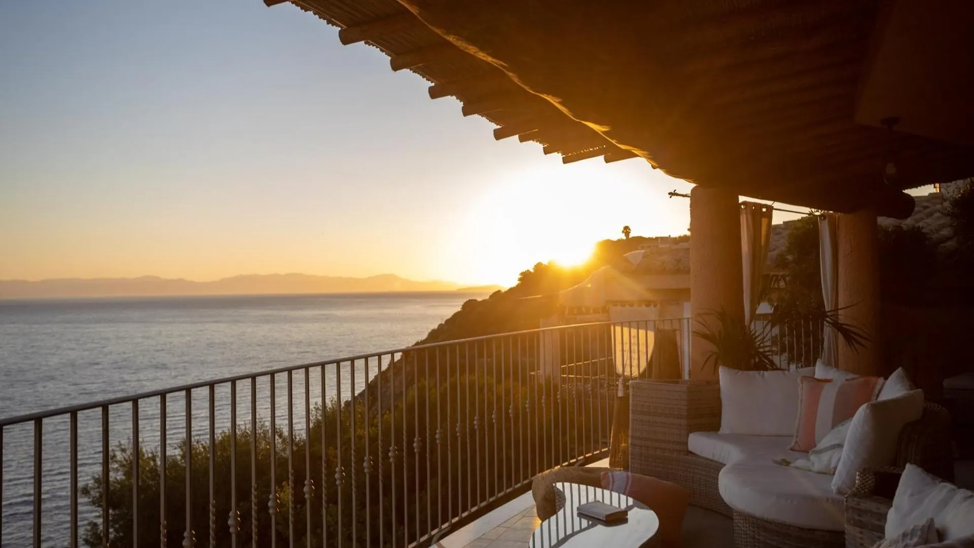 Villa Patty With Infinity Pool In Front Of The Sea, Parking And Wifi Torre delle Stelle