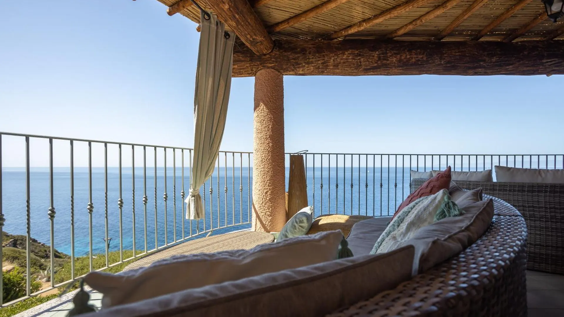 Villa Patty With Infinity Pool In Front Of The Sea, Parking And Wifi 0*, Torre delle Stelle