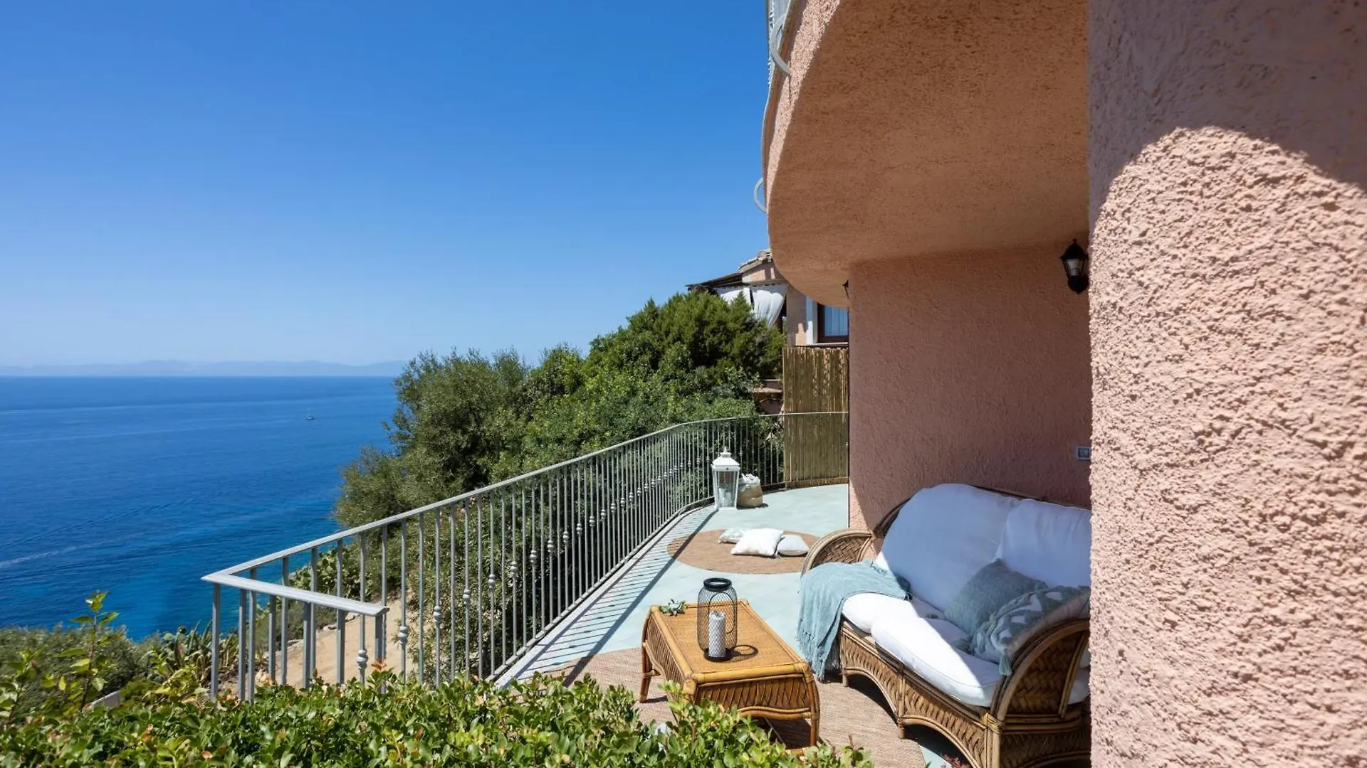 Villa Patty With Infinity Pool In Front Of The Sea, Parking And Wifi 0*, Torre delle Stelle Italy